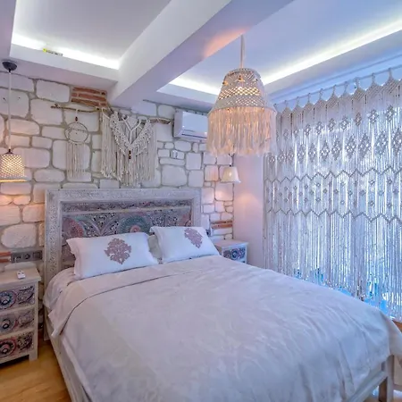 Отель Borsa Rooms & Villas *