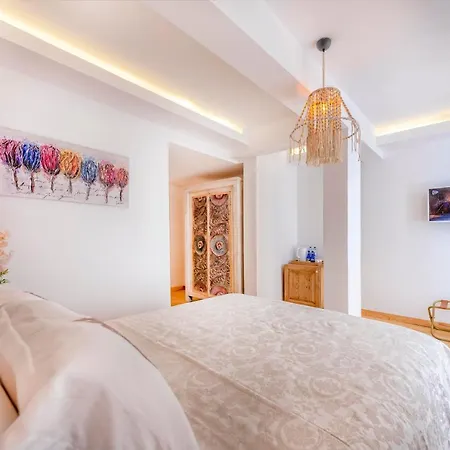 Borsa Rooms & Villas Отель *