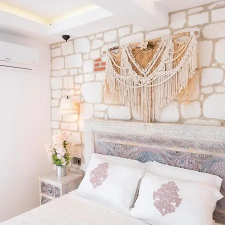 Borsa Rooms & Villas Отель *